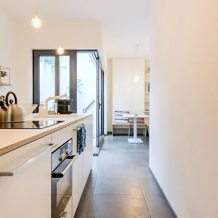 Stylishly Furnished Private In A Vibrant Area Anvers